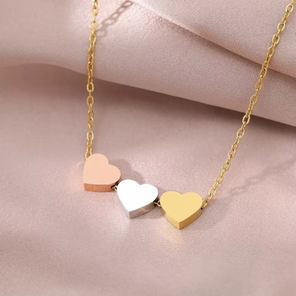 ⚜️𝟯𝟬%𝗢𝗙𝗙 𝗯𝘂𝗻𝗱𝗹𝗲𝘀 𝟯+⚜️ NEW 3 Hearts Stainless Steel Necklace - Picture 4 of 14
